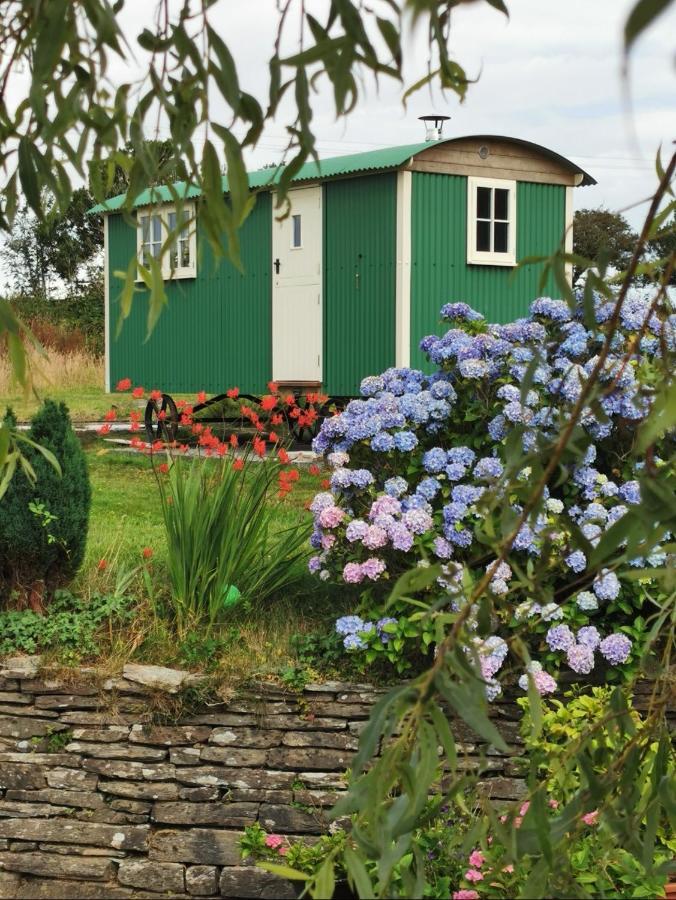 Toms Hut And Robins Rest Shepherd Huts Near เวดบริดจ์ ภายนอก รูปภาพ