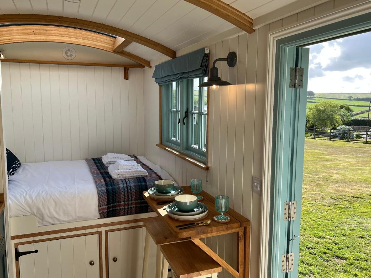 Toms Hut And Robins Rest Shepherd Huts Near เวดบริดจ์ ภายนอก รูปภาพ
