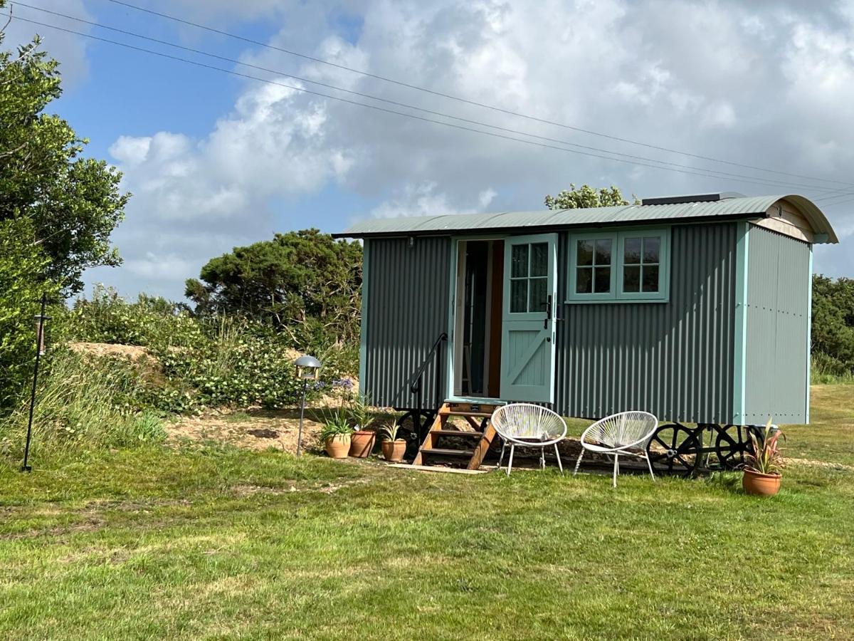 Toms Hut And Robins Rest Shepherd Huts Near เวดบริดจ์ ภายนอก รูปภาพ