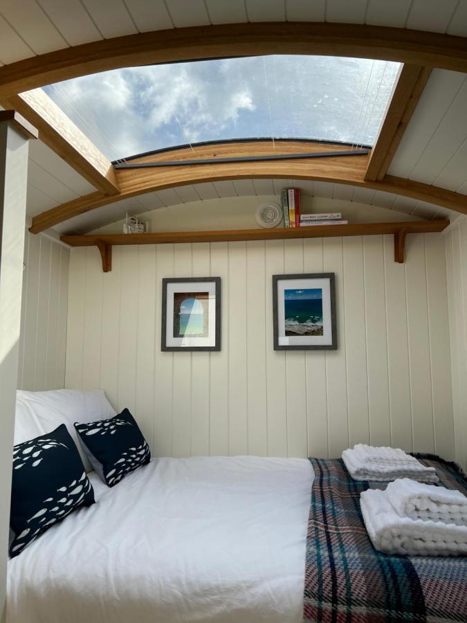 Toms Hut And Robins Rest Shepherd Huts Near เวดบริดจ์ ภายนอก รูปภาพ