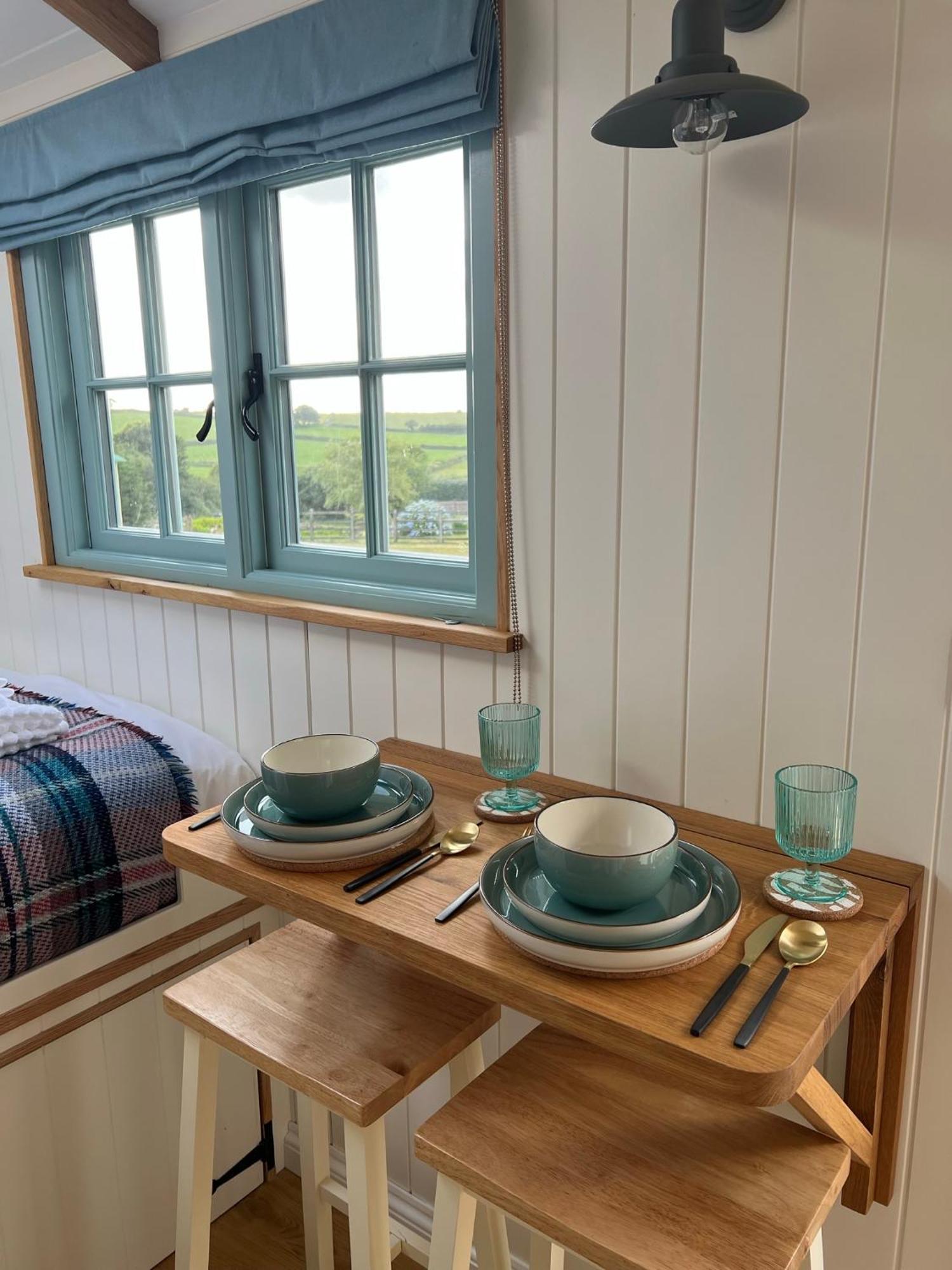 Toms Hut And Robins Rest Shepherd Huts Near เวดบริดจ์ ภายนอก รูปภาพ