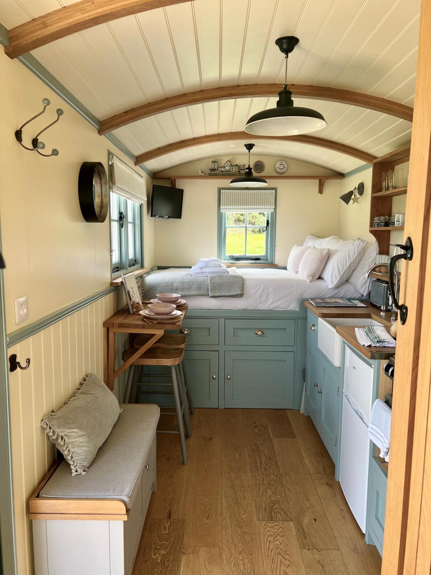 Toms Hut And Robins Rest Shepherd Huts Near เวดบริดจ์ ภายนอก รูปภาพ